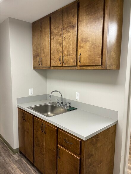 More Photos Of 2032 Wooddale Blvd, Baton Rouge Office For Lease