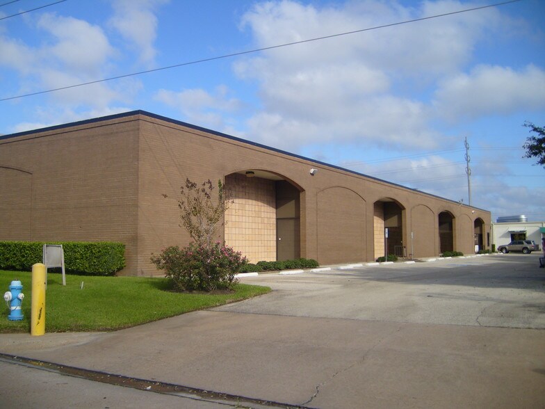 More Photos Of 7240-7248 Wynnwood Ln, Houston Unknown For Lease