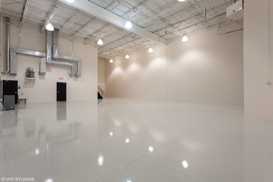 More Photos Of 475 Quadrangle Dr, Bolingbrook Warehouse For Lease