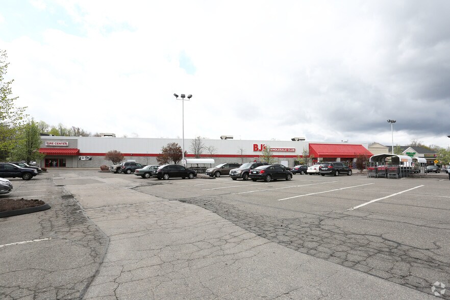 More Photos Of 1270-1280 E Main St, Torrington Freestanding For Lease