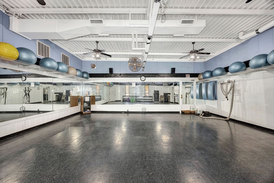 More Photos Of 1188 Pyramid Hill Blvd, Hamilton Flex For Sale