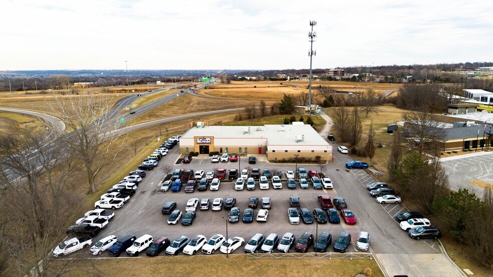 More Photos Of 6801 Hedge Lane Ter, Shawnee Showroom For Sale