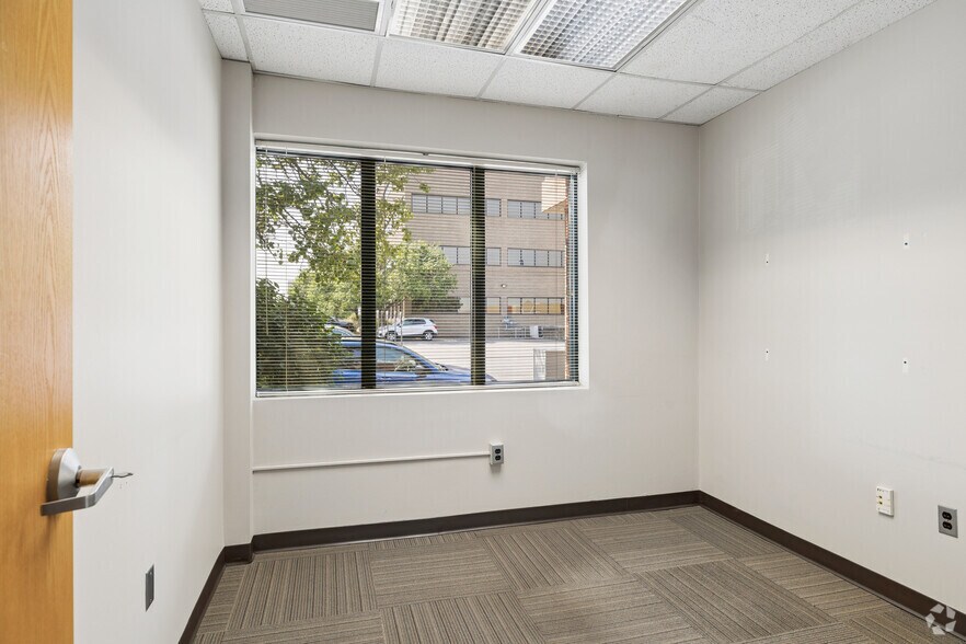 More Photos Of 875 Greentree Rd, Pittsburgh Office For Sale