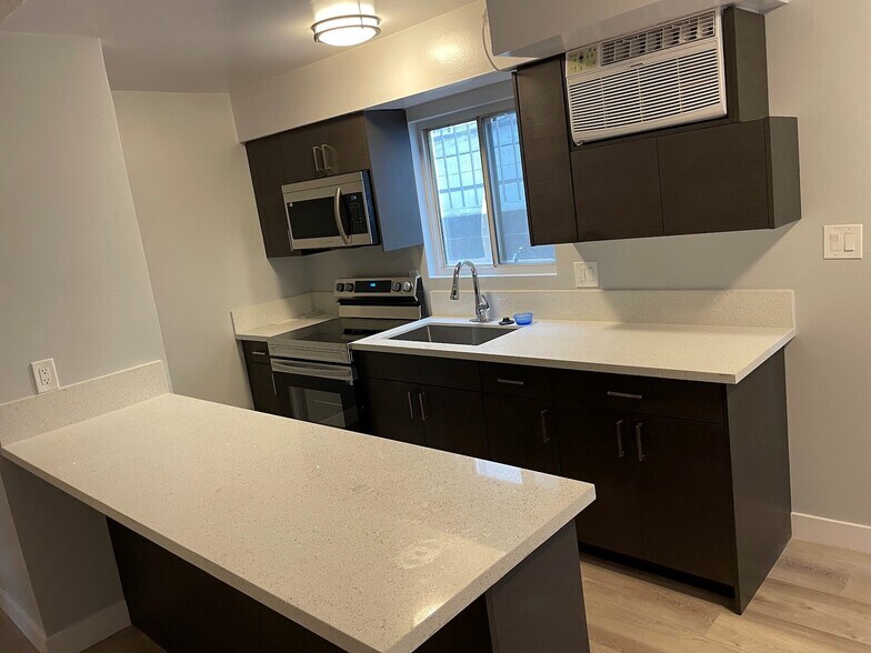 More Photos Of 6911 Haskell Ave, Van Nuys Apartments For Sale