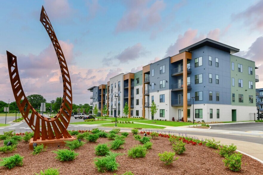 More Photos Of 6896 US Highway 70, Bartlett Restaurant For Lease