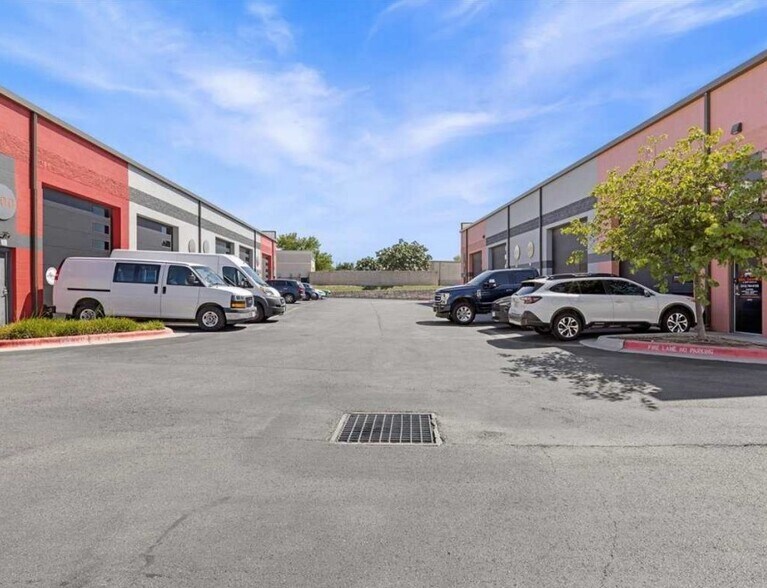 More Photos Of 2100 Double Creek Dr, Round Rock Warehouse For Lease