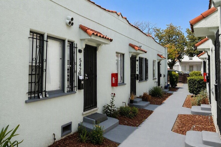 More Photos Of 536 W 48th St, Los Angeles Apartments For Sale