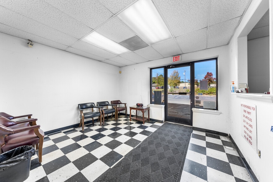 More Photos Of 4533 Hillsborough Rd, Durham Auto Repair For Lease