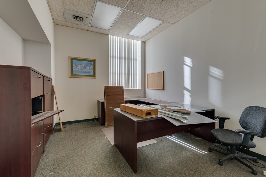 More Photos Of 166-170 Jericho Tpke, Floral Park Loft Creative Space For Lease