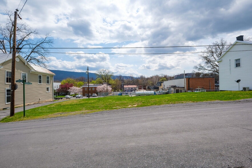 More Photos Of 107 S High St, Edinburg Land For Sale