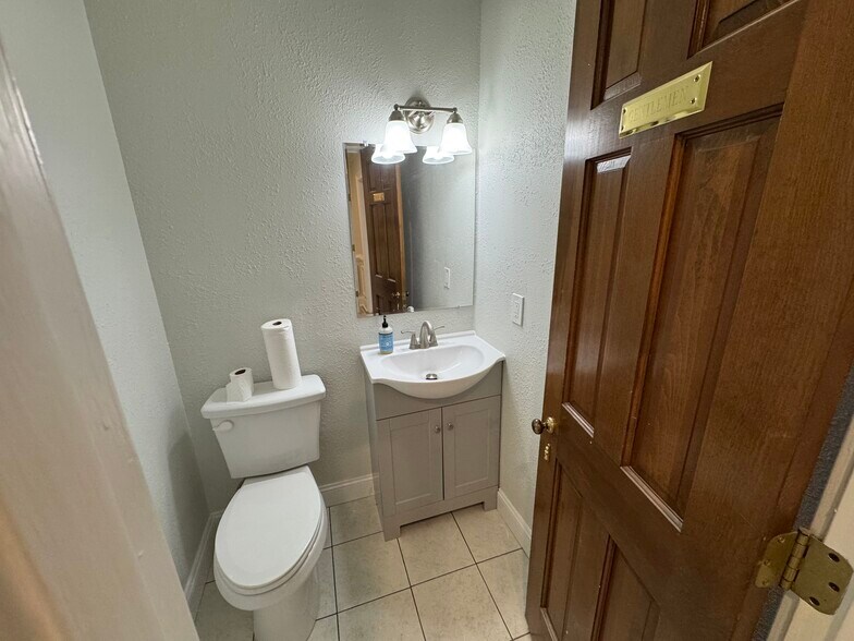 More Photos Of 151 Village Pky NE, Marietta Office Residential For Lease