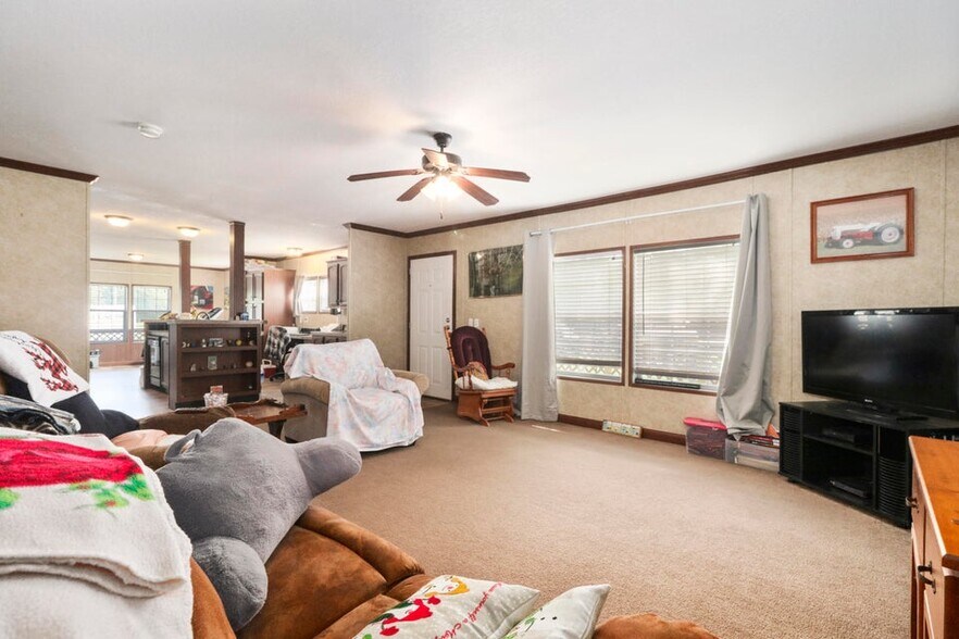 More Photos Of 1219 Private Road 1060, West Plains Recycling Center For Sale