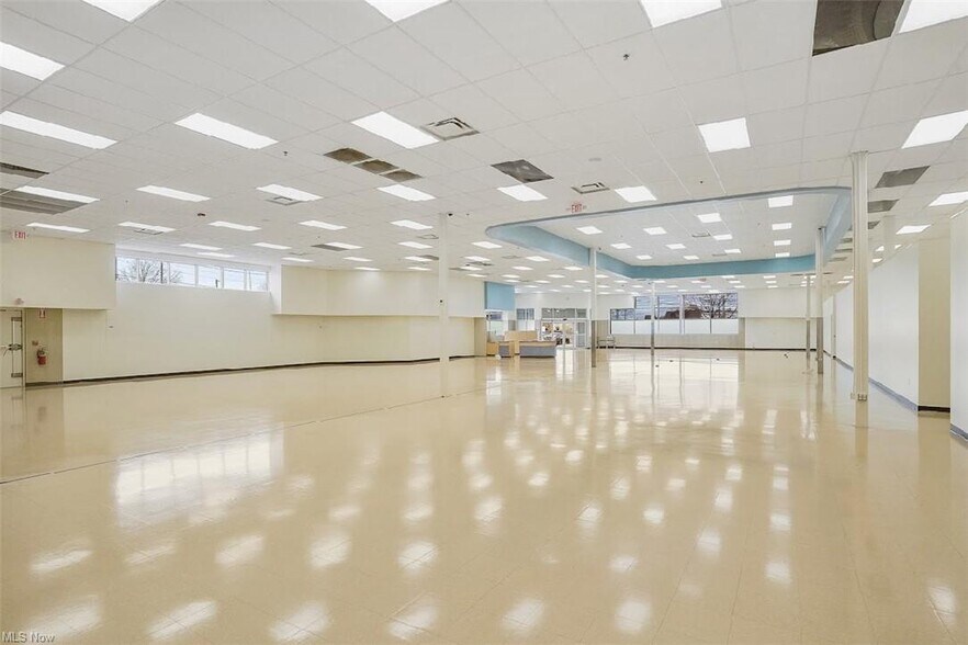 More Photos Of 475 E 185th St, Euclid Drugstore For Sale