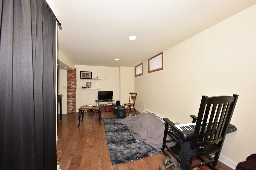 More Photos Of 2940 N Maryland Ave, Milwaukee Apartments For Sale