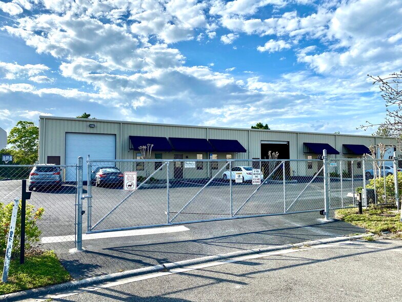 More Photos Of 104 Liberty Center Pl, Saint Augustine Warehouse For Lease