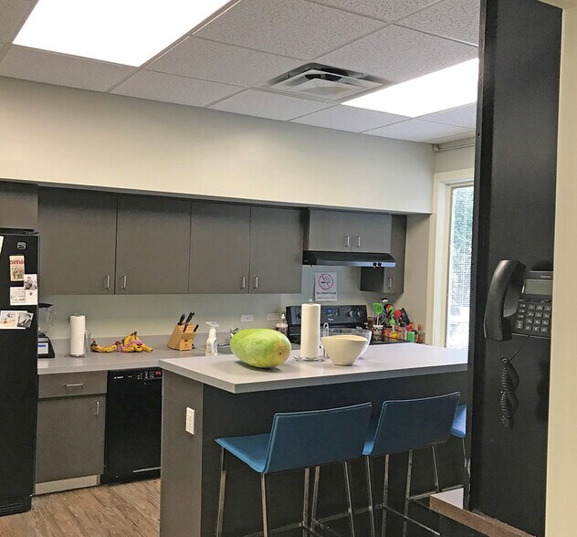 More Photos Of 641-651 Oakleaf Office Ln, Memphis Loft Creative Space For Sale