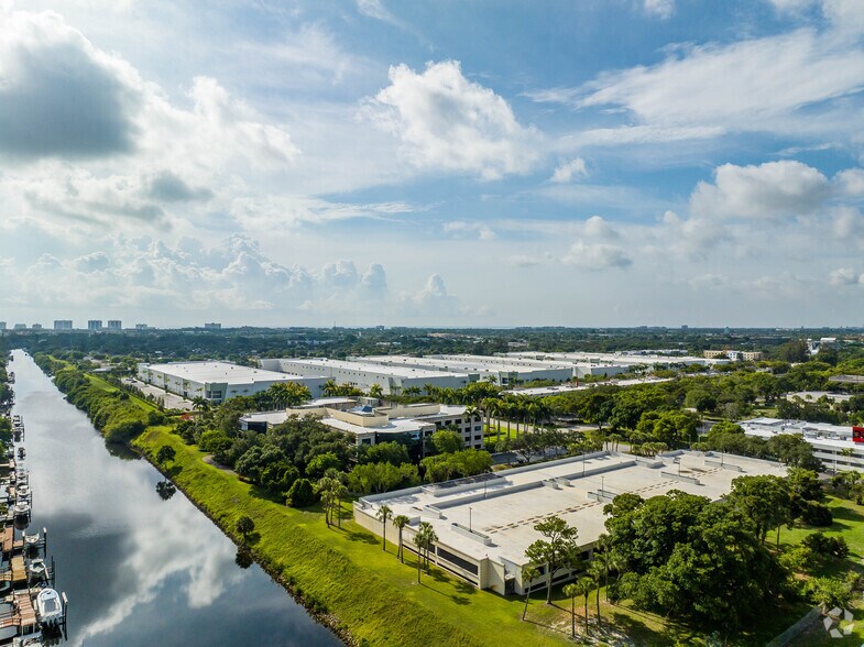 More Photos Of 800 Fairway Dr, Deerfield Beach Office Residential For Lease