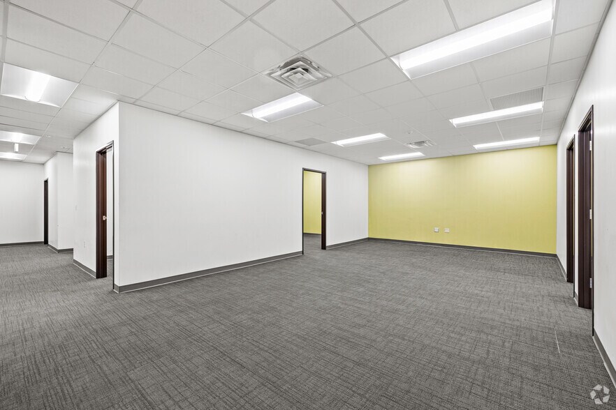 More Photos Of 11905-11945 Starcrest Dr, San Antonio Light Distribution For Lease