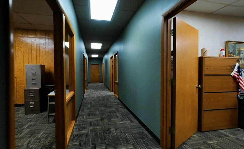 More Photos Of 2500 N Main St, East Peoria Warehouse For Sale