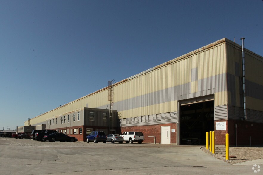 More Photos Of 150 Rochester Dr, Louisville Warehouse For Lease