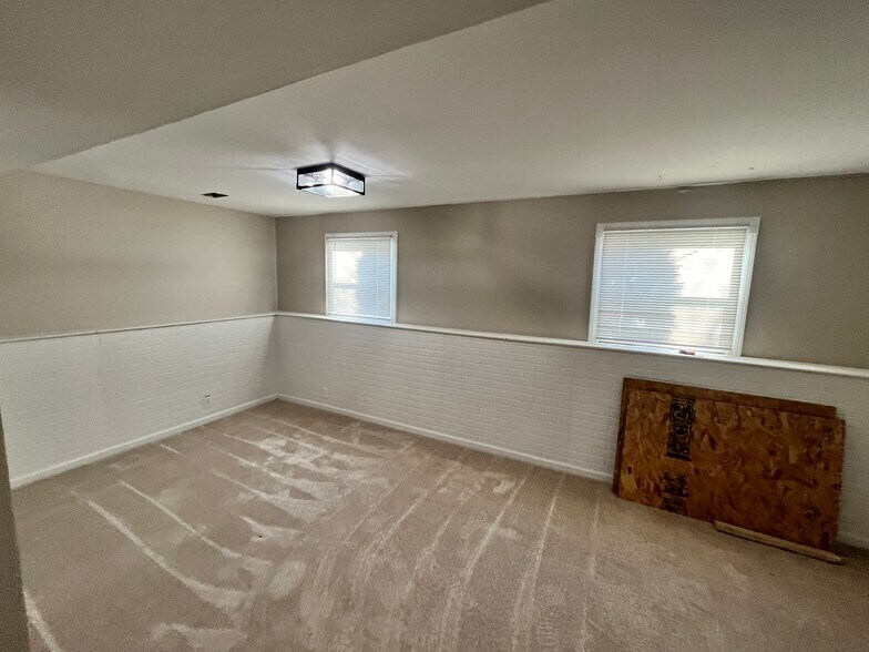 More Photos Of 260 Calumet St, Oswego Office For Sale