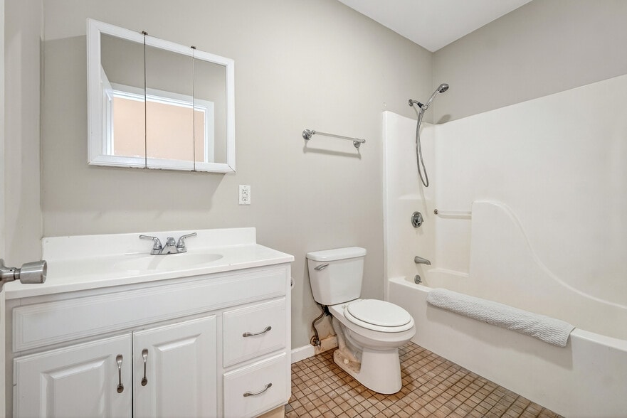 More Photos Of 140 Summer St, Holliston Veterinarian Kennel For Sale