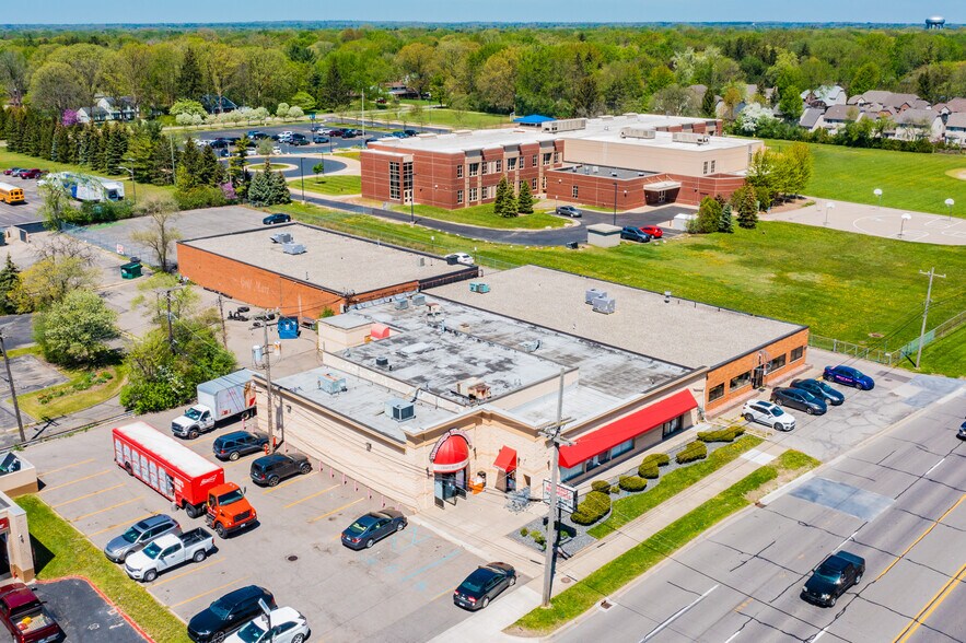 More Photos Of 31119 Greenfield Rd, Beverly Hills Warehouse For Lease