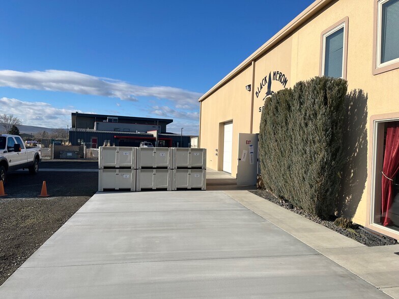 More Photos Of 8011 Keene Rd, West Richland General Retail For Lease