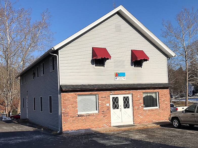More Photos Of 111 Church Hill Rd, Sandy Hook Storefront Retail Office For Lease