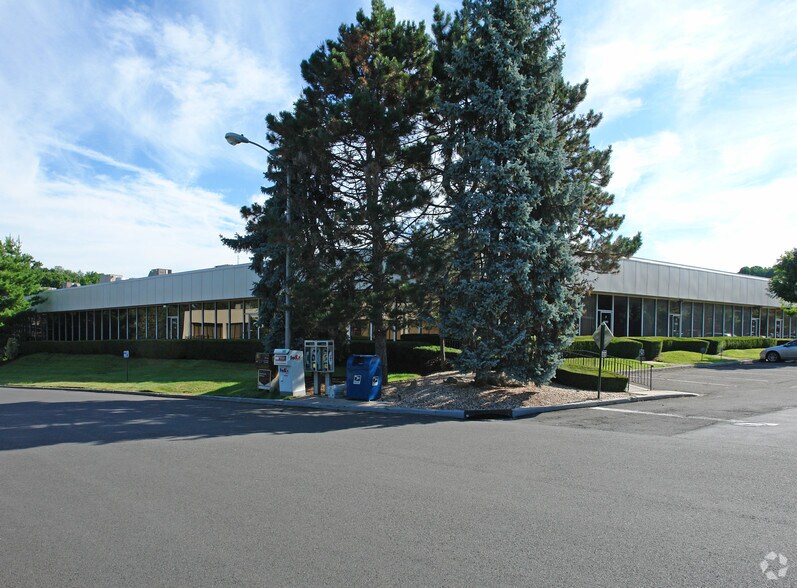 More Photos Of 8 Westchester Plz, Elmsford Light Manufacturing For Lease