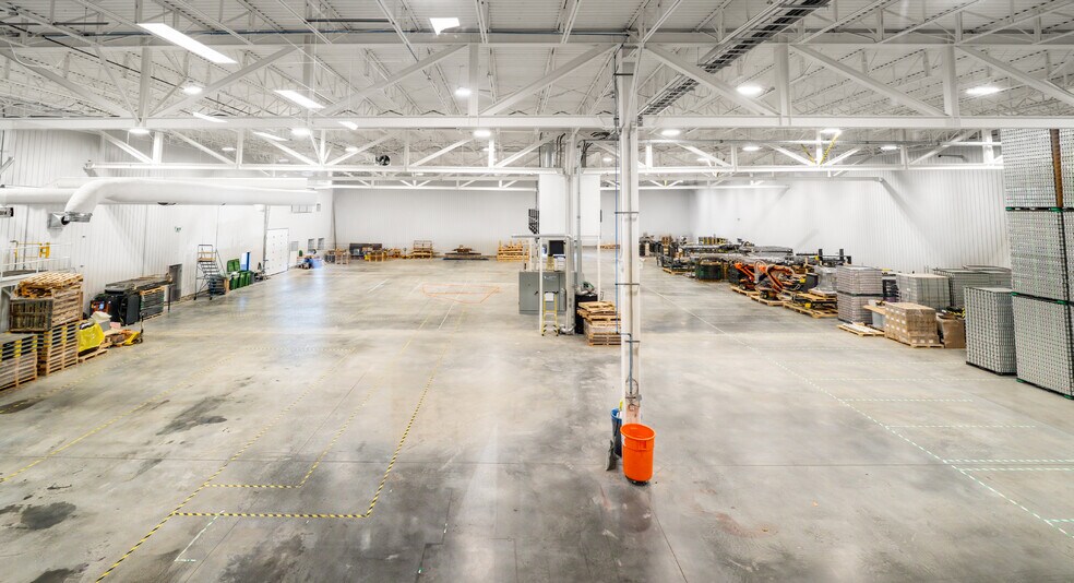 More Photos Of 210 Rue Piché, Donnacona Warehouse For Lease