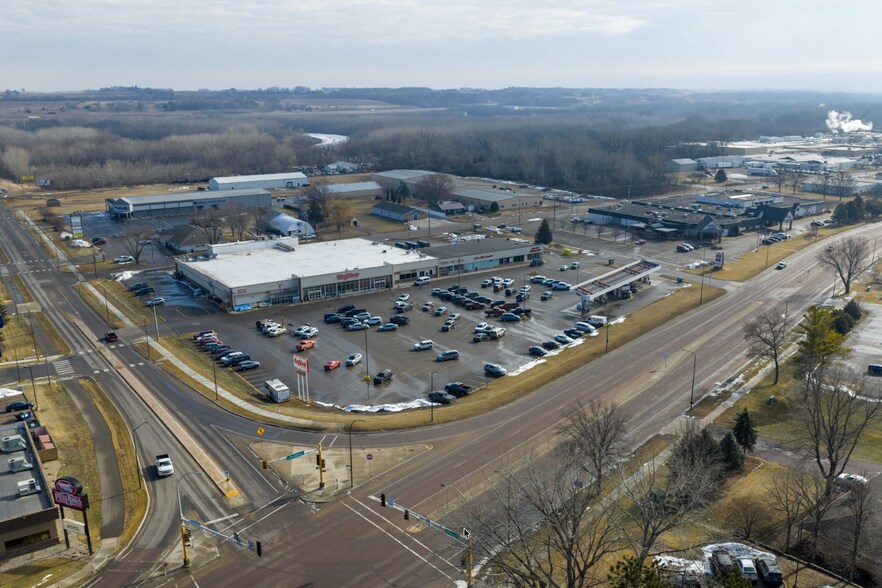 More Photos Of 2025 S Broadway St, New Ulm Freestanding For Lease