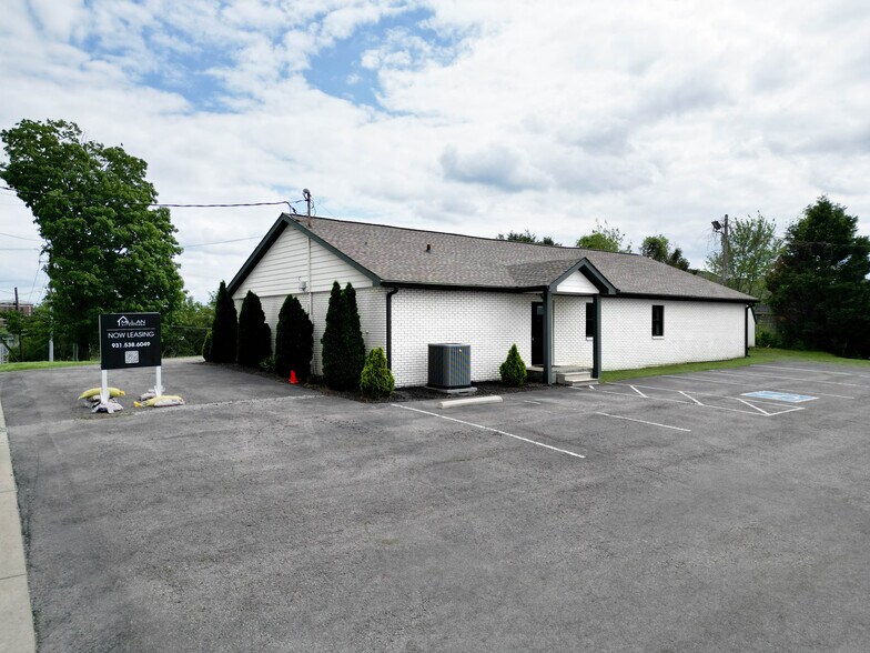 More Photos Of 99 Marion St, Clarksville Freestanding For Lease