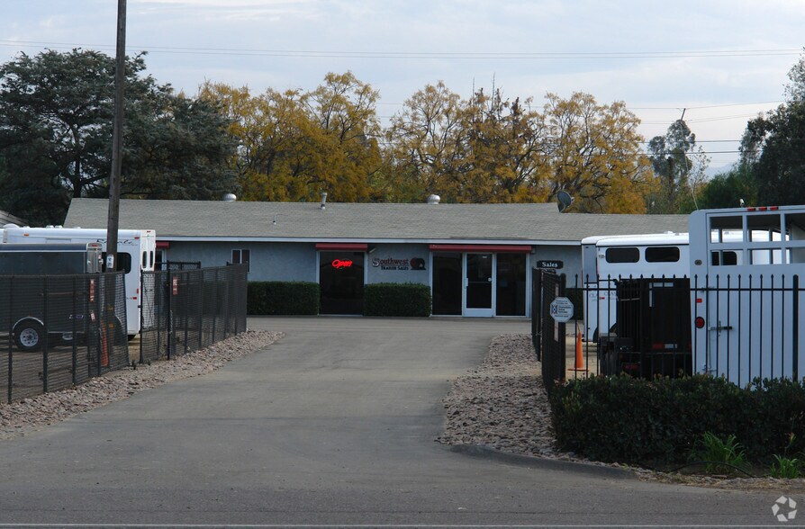 More Photos Of 2430 Main St, Ramona Service For Lease