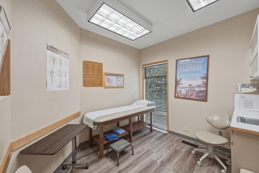 More Photos Of 3010 Squalicum Pky, Bellingham Office For Sale