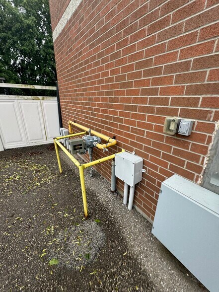 More Photos Of 725 Gibralter St, Norfolk Flex For Sale