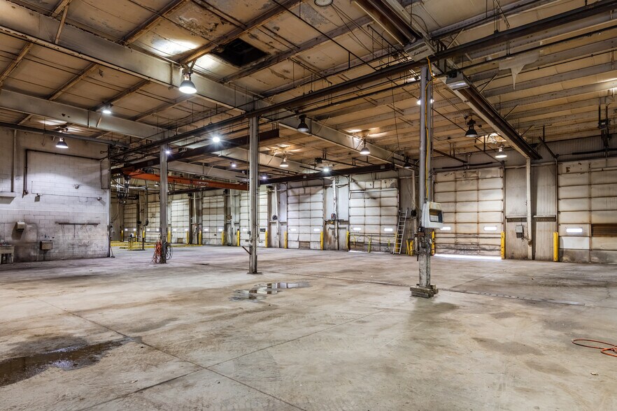 More Photos Of 106 Restoration Park Dr, Medway Service For Lease