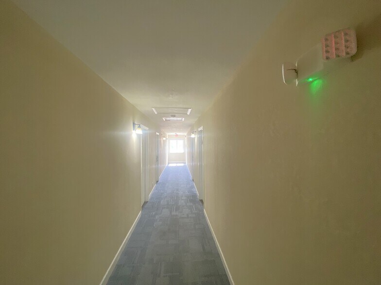 More Photos Of 1 Proactive Dr, New Florence Hotel For Sale