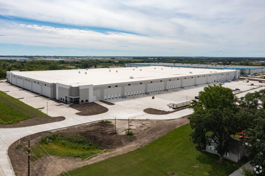 More Photos Of 12345 38th St, Kenosha Distribution For Lease