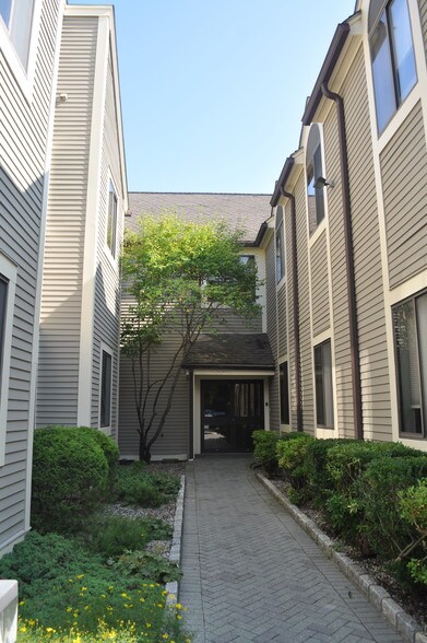 More Photos Of 190 Goldens Bridge Rd, Katonah Medical For Lease