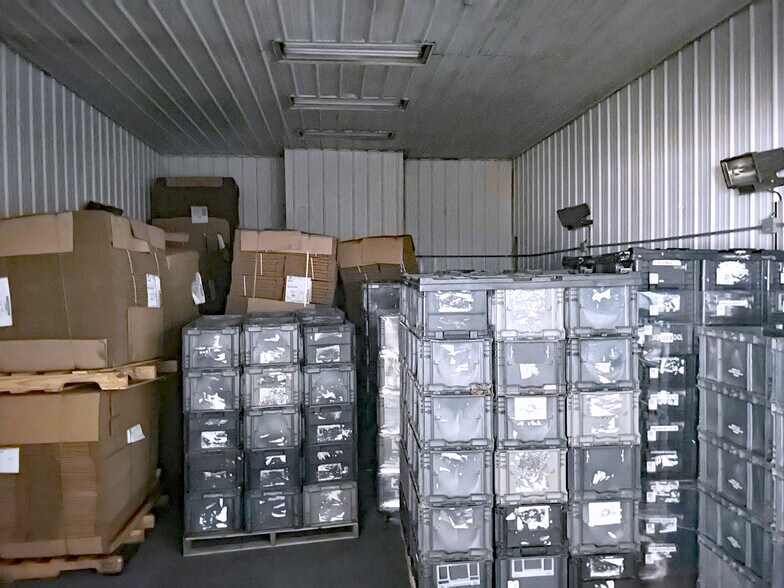 More Photos Of 2737 Pioneer Dr, Bowling Green Warehouse For Lease