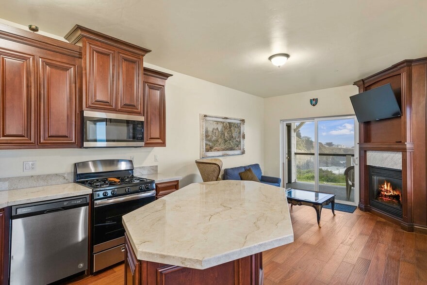 More Photos Of 266 Dolphin Dr, Whitethorn Hotel For Sale