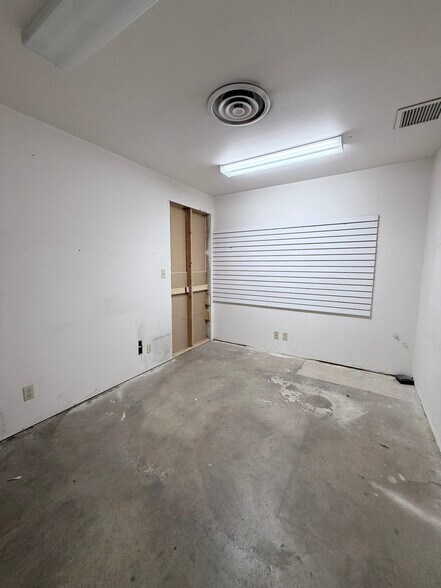 More Photos Of 155 S Pine St, Spokane Warehouse For Sale