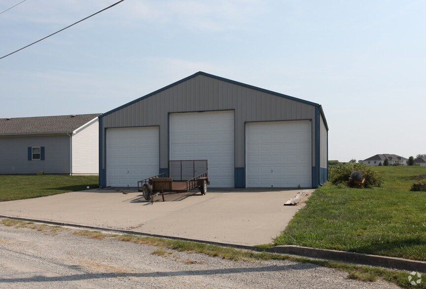 More Photos Of 2 NW 8th St, Concordia Freestanding For Sale