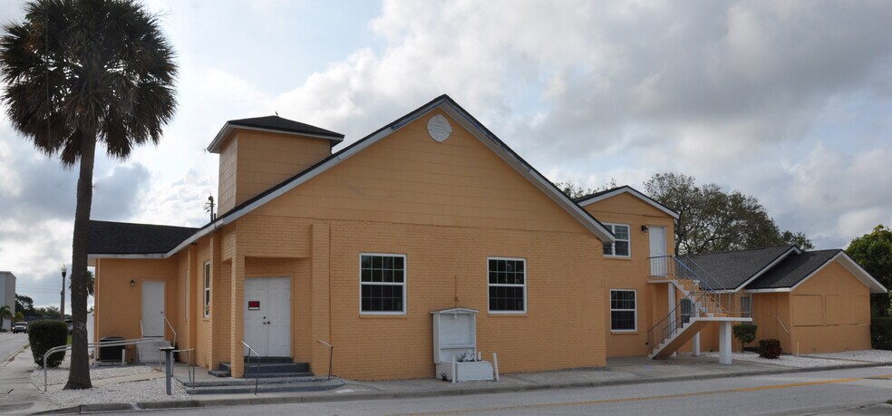 More Photos Of 409 Madison Ave, Clearwater Religious Facility For Lease