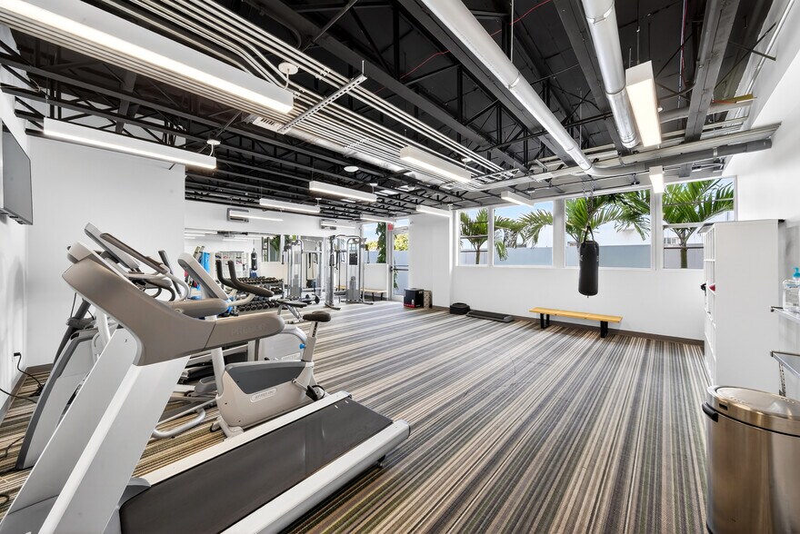 More Photos Of 7630 Biscayne Blvd, Miami Office For Lease