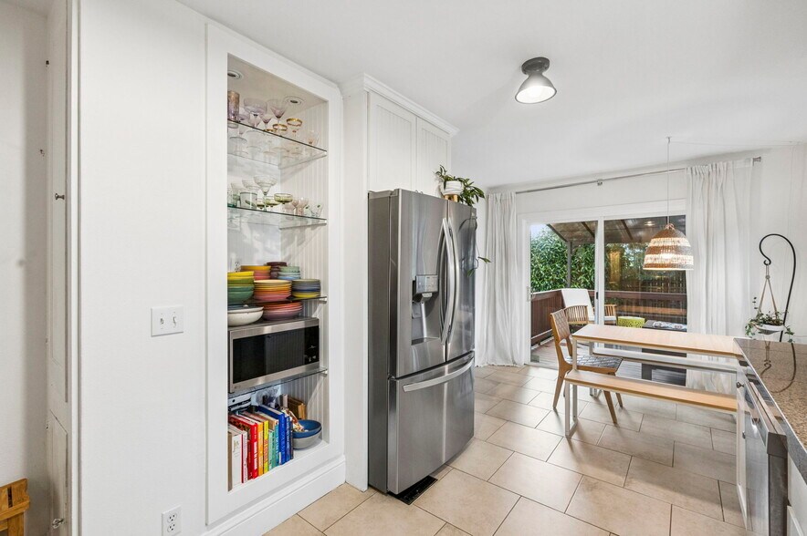 More Photos Of 11020 N Moore Ave, Portland Flex For Sale