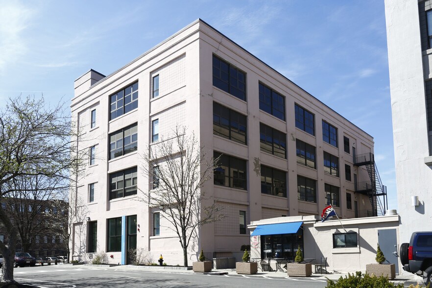 More Photos Of 15 Elkins St, South Boston Showroom For Lease