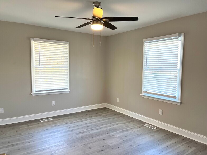 More Photos Of 108 Justice Heights St, Apex Medical For Lease