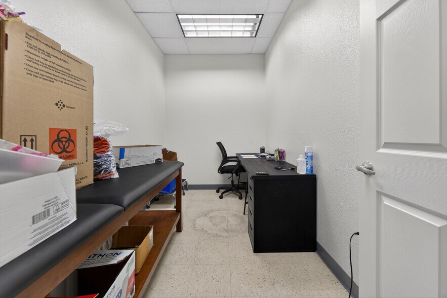 More Photos Of 4903 Golden Quail, San Antonio Storefront Retail Office For Sale